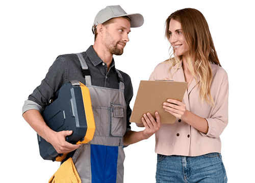 femme et homme ouvrier souriants